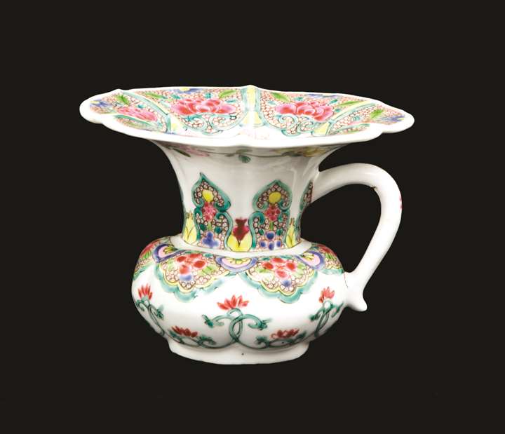 Chinese export porcelain famille rose spittoon or zhadou